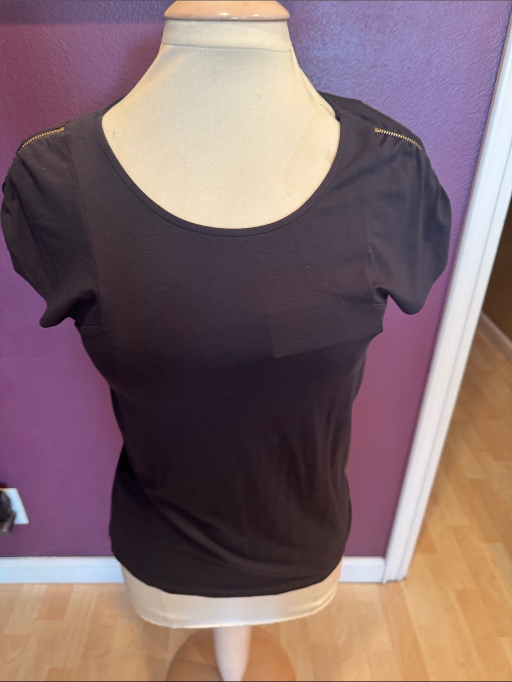 Cynthia Steffe Black Short Sleeve Scoop Neck Top with Shoulder Zips